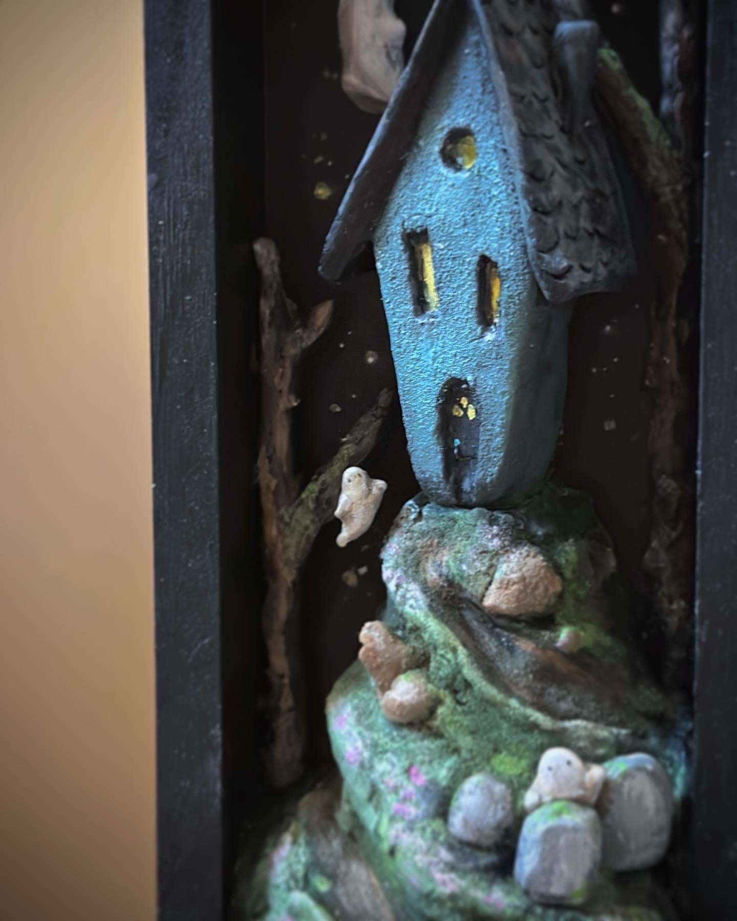 Safe Haven House 12x4 inch Story Box