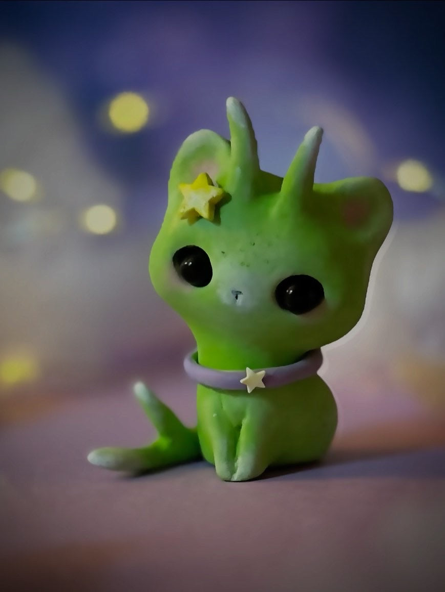 Preorder Alien Cat 2.5 inch figurine, art toy