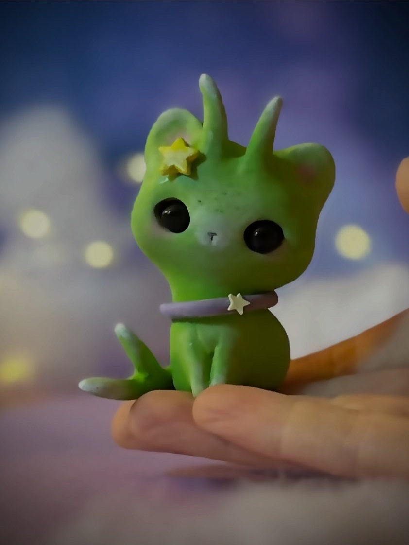 Preorder Alien Cat 2.5 inch figurine, art toy