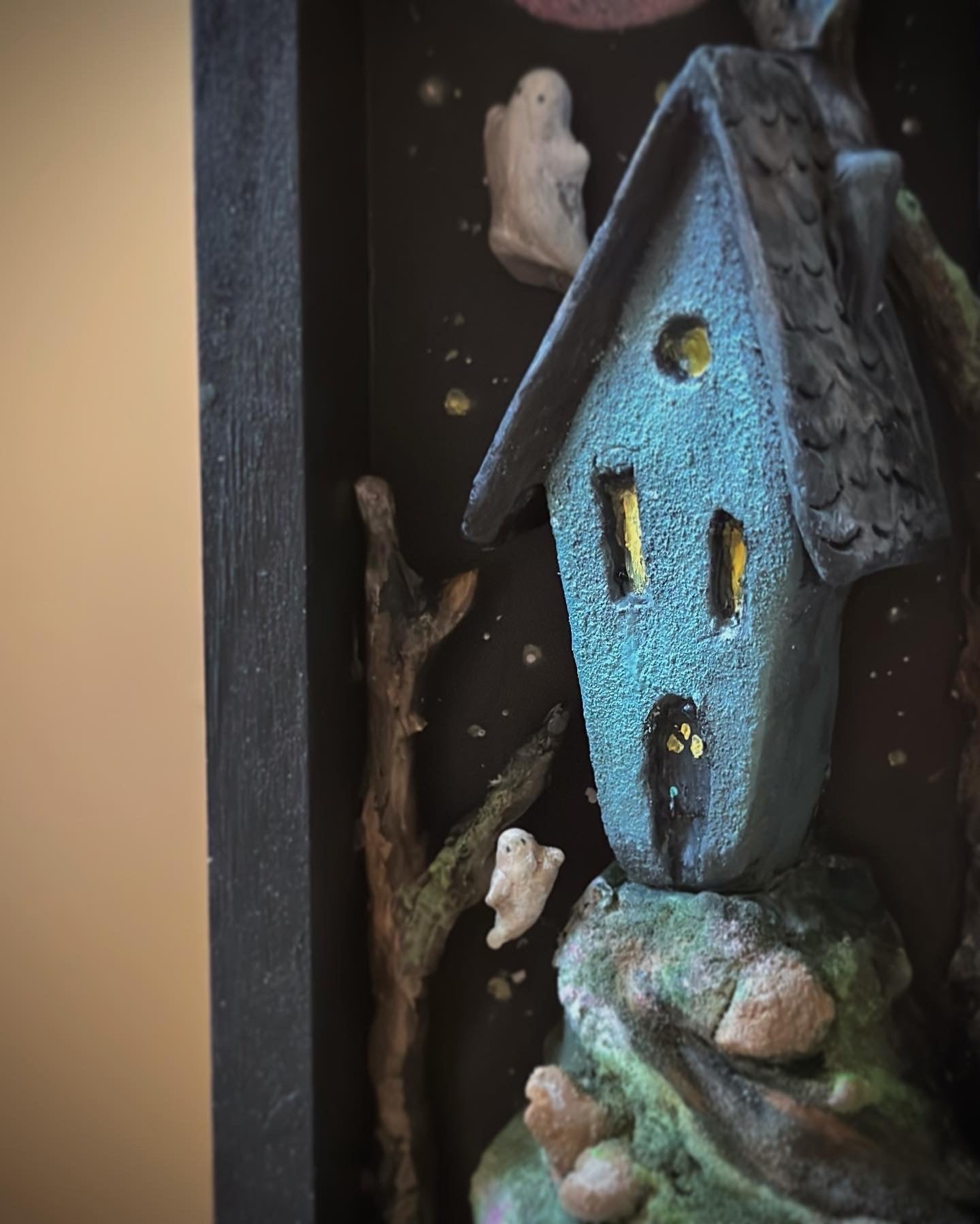 Safe Haven House 12x4 inch Story Box