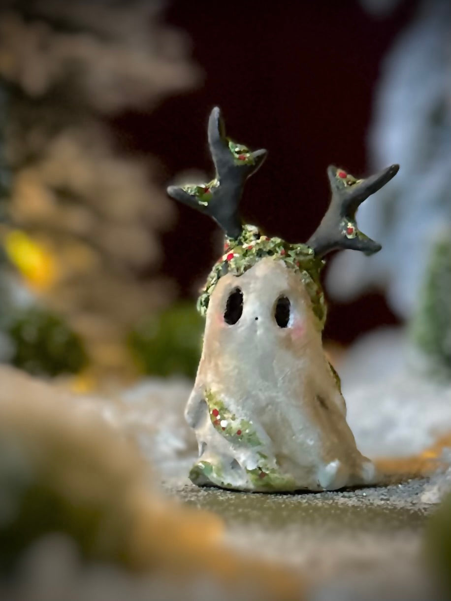 PRE ORDER Yule Ghost 3inch figurine, art toy