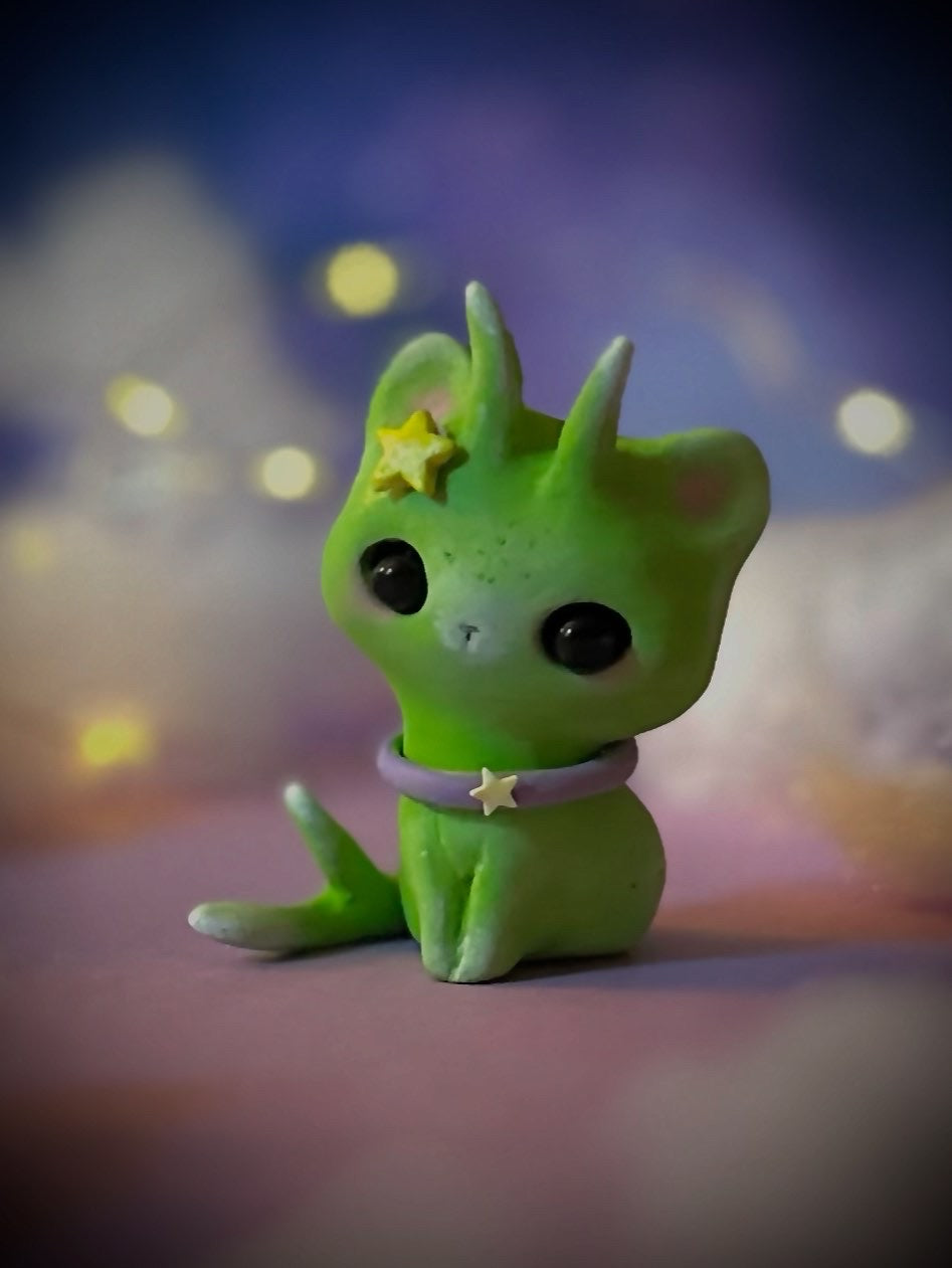 Preorder Alien Cat 2.5 inch figurine, art toy