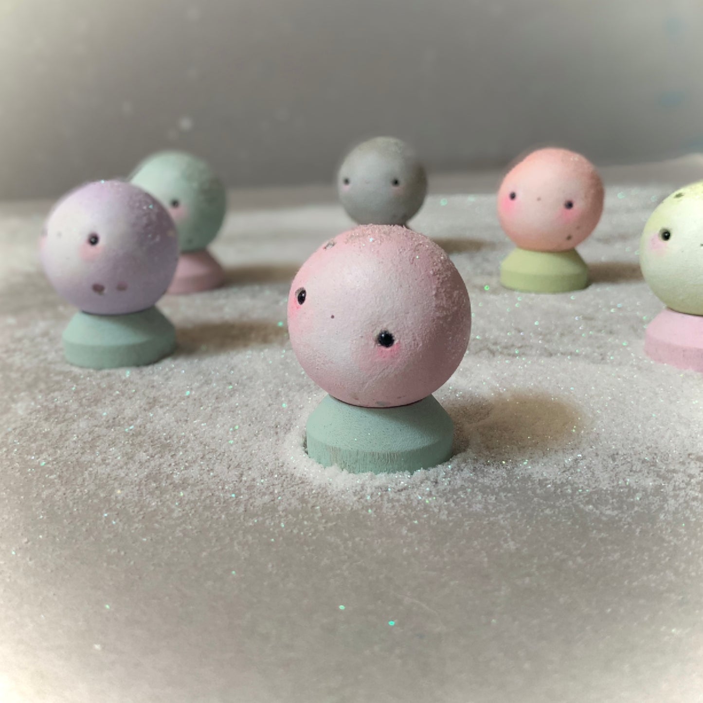 Pink Mini Moon Man 2x2 figurine