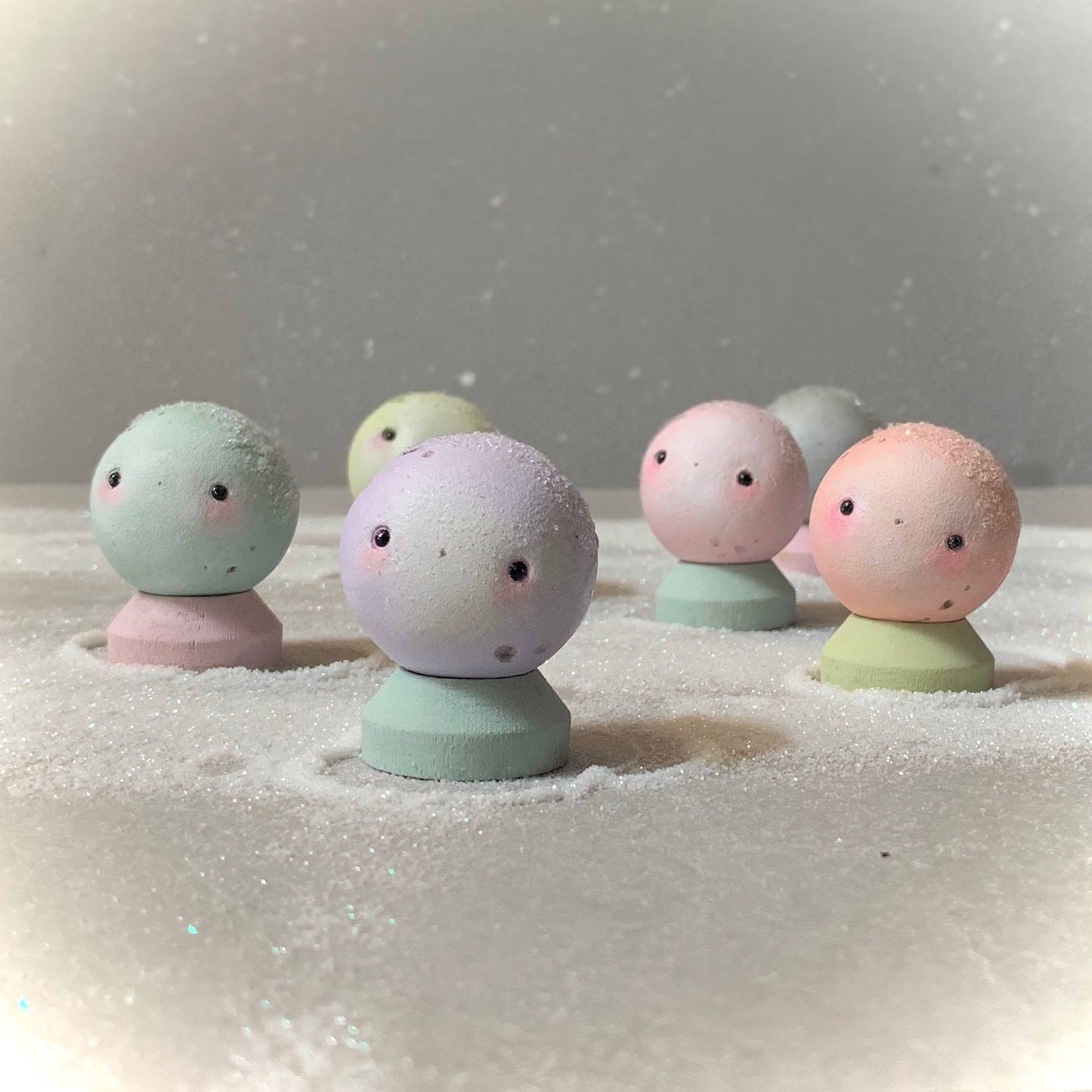 Peach Mini Moon Man 2x2 figurine