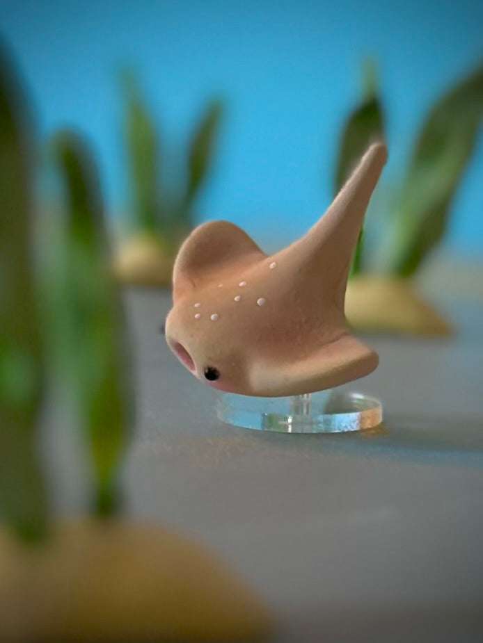 Preorder Sing Ray  2  inch Figurine with clear stand  (not flocked)