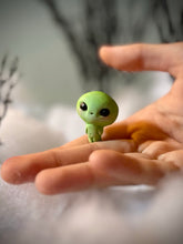 PRE ORDER Little Alien 1 inch arttoy, figurine