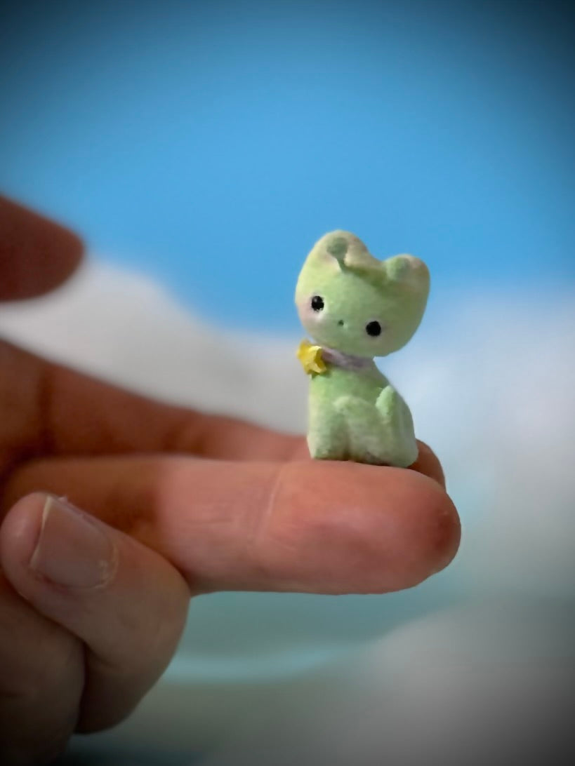 Preorder Itty Bitty Alien Kitty 2  inch Flocked Figurine