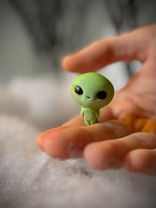 PRE ORDER Little Alien 1 inch arttoy, figurine