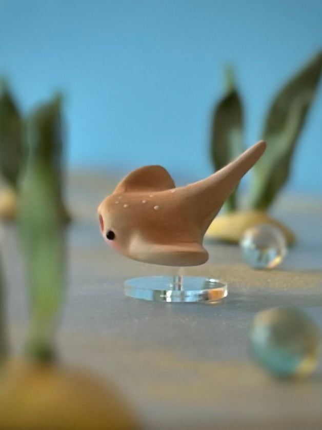 Preorder Sing Ray  2  inch Figurine with clear stand  (not flocked)