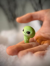 PRE ORDER Little Alien 1 inch arttoy, figurine