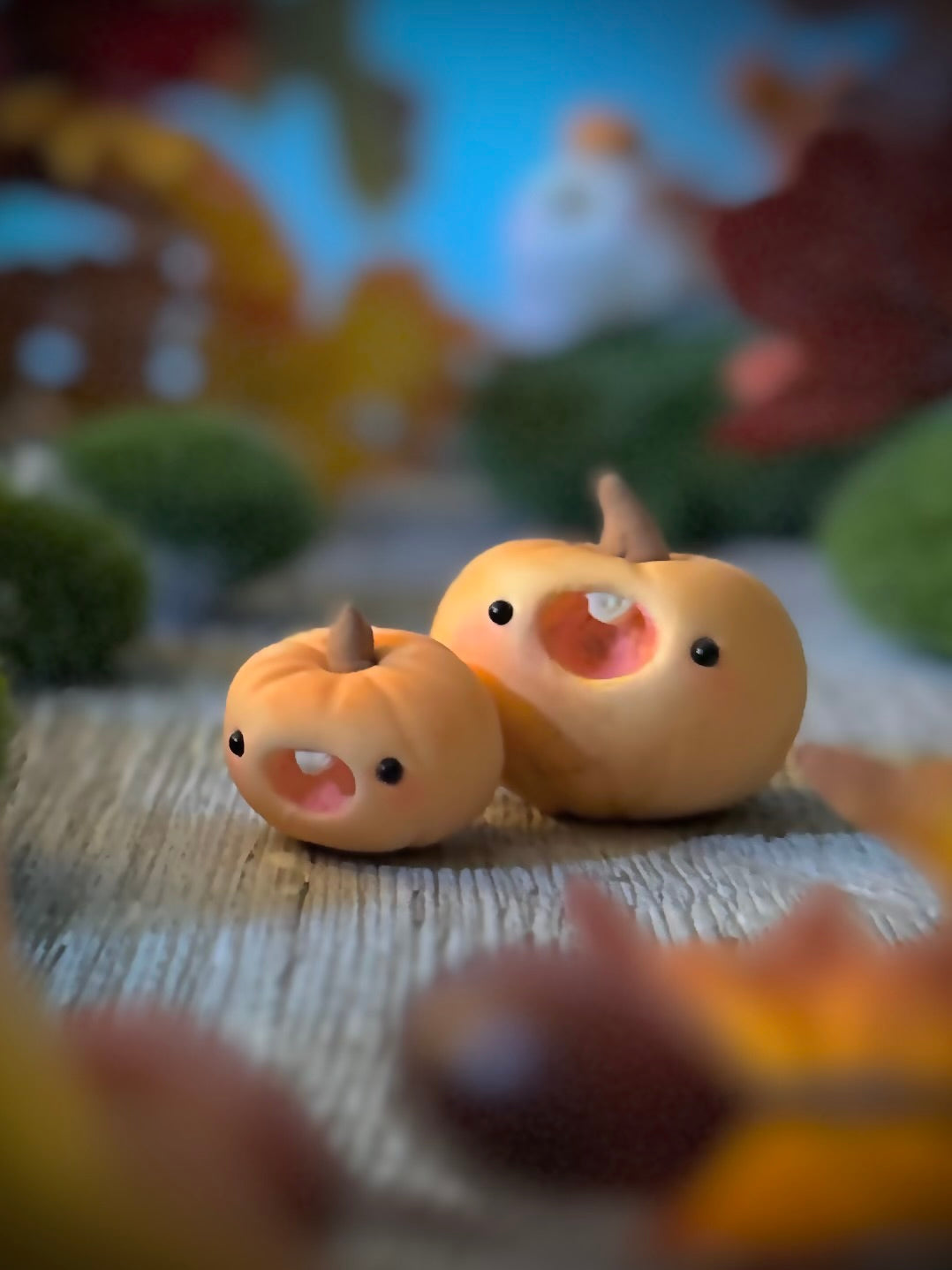 Pair of derpy punkins  1.5 clay figurine with wooden base. (Not Flocked)