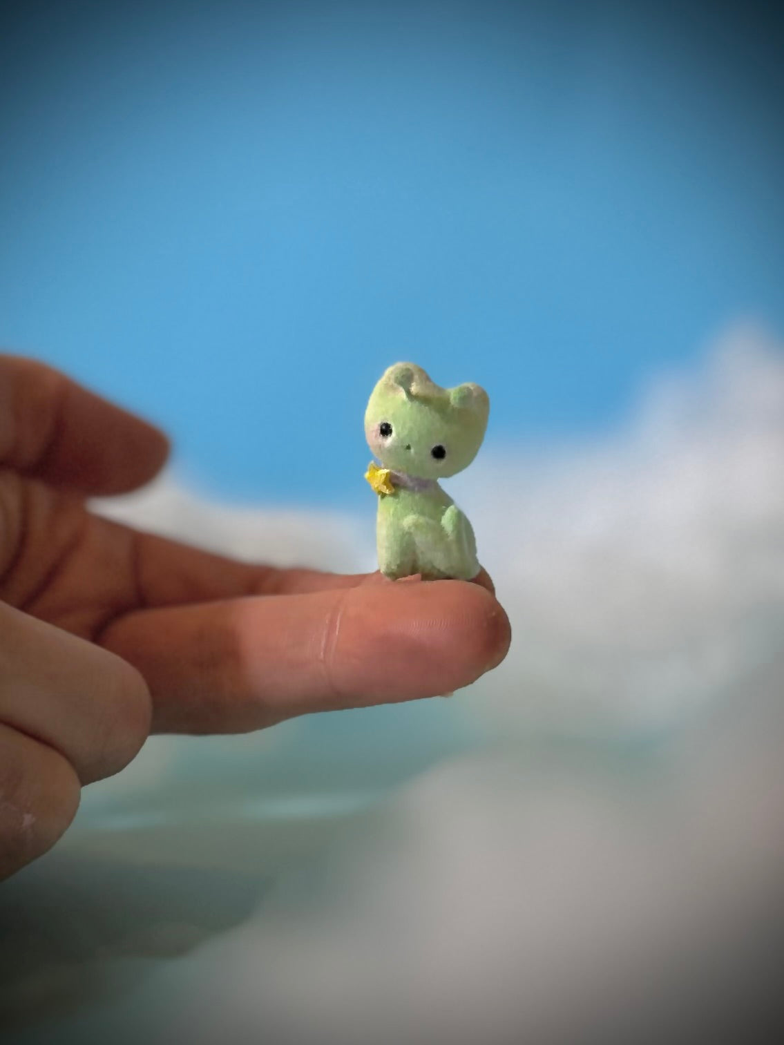 Preorder Itty Bitty Alien Kitty 2  inch Flocked Figurine