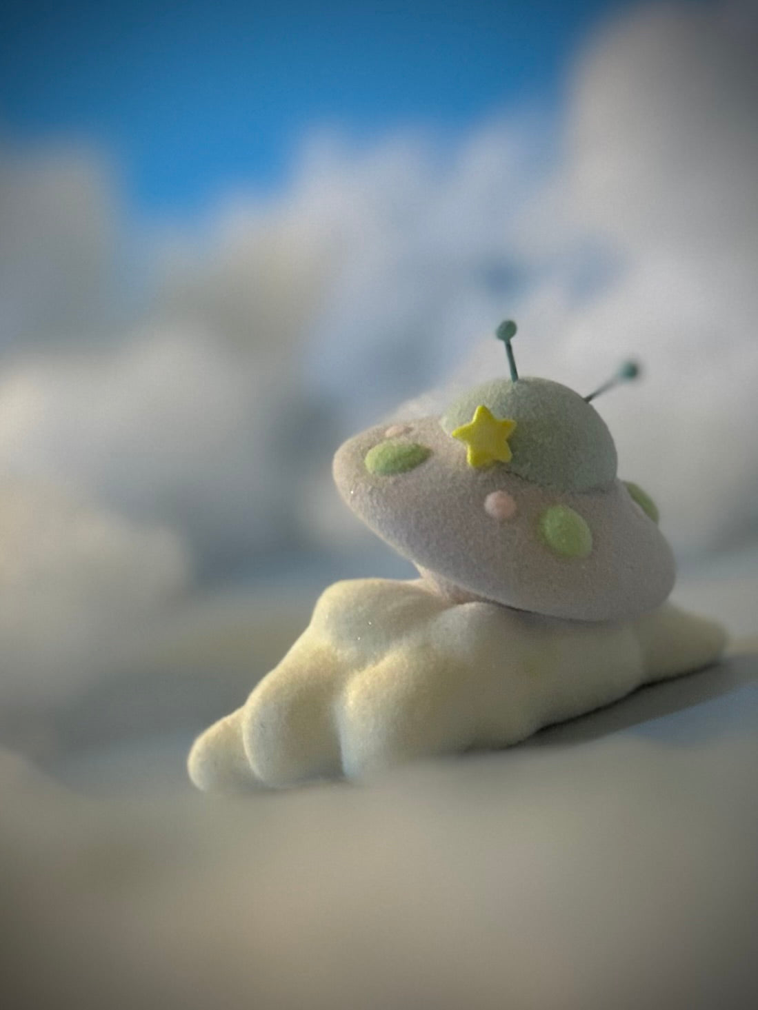 Preorder Lavender Flying Saucer 3 inch Flocked Figure with  Flocked Cloud Base
