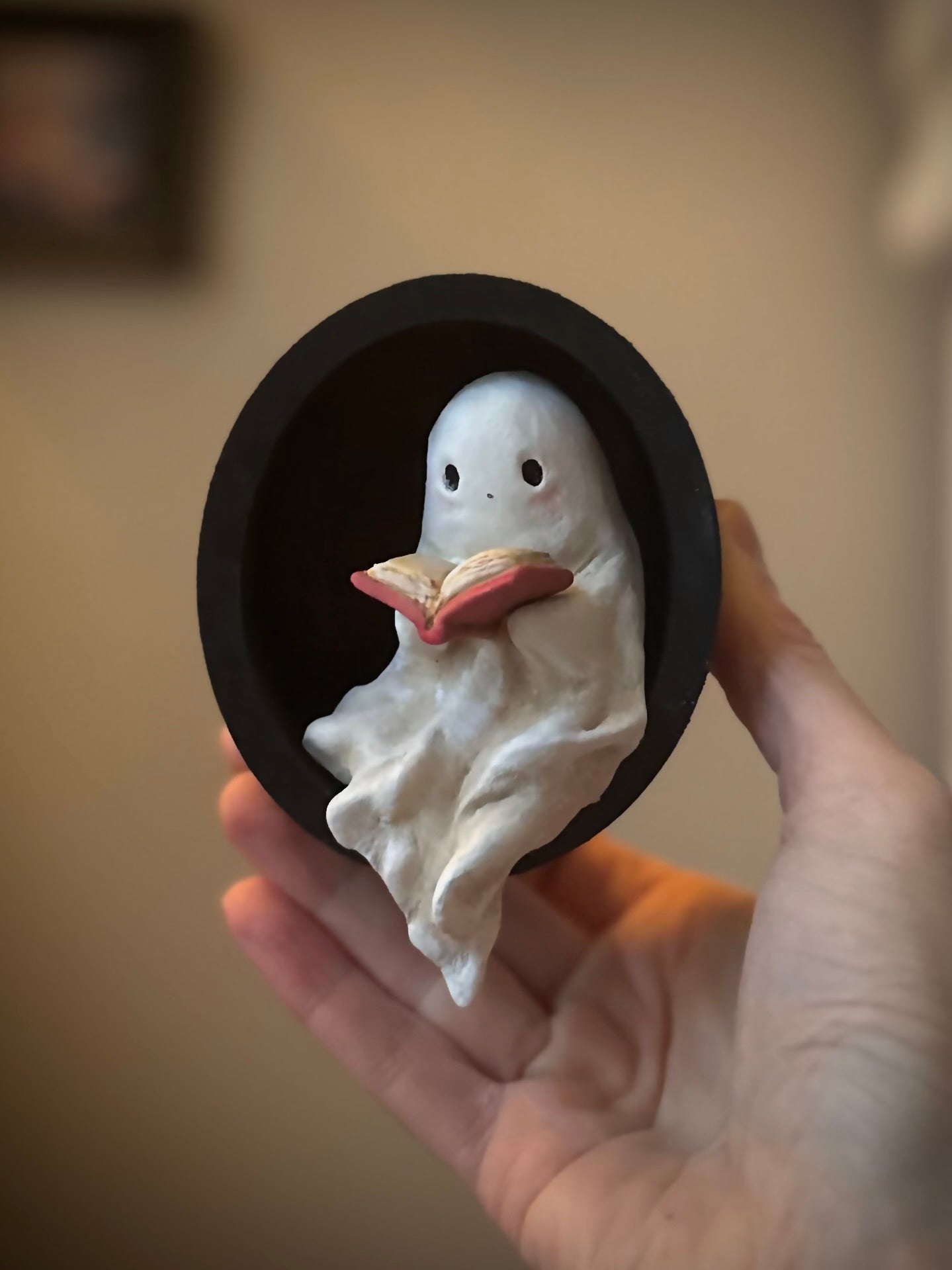 “Ghost in a Wall, Arthur” 4 inch Wall Hanging