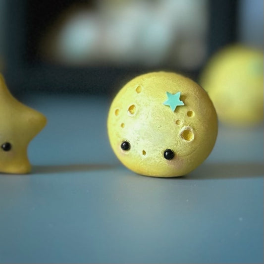 Pre Order Lil Dreamer Moon Desk Buddy/figurine