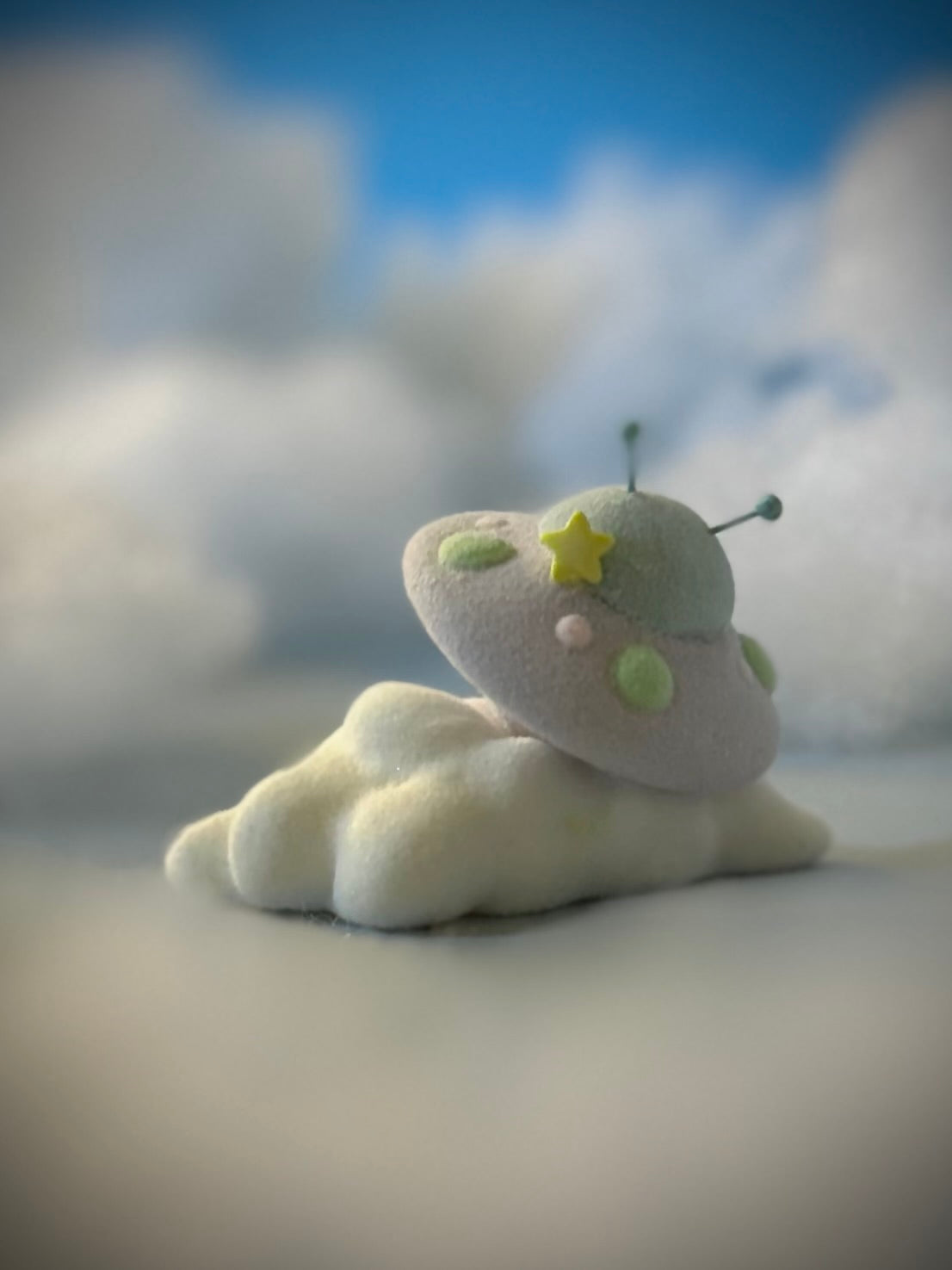 Preorder Lavender Flying Saucer 3 inch Flocked Figure with  Flocked Cloud Base