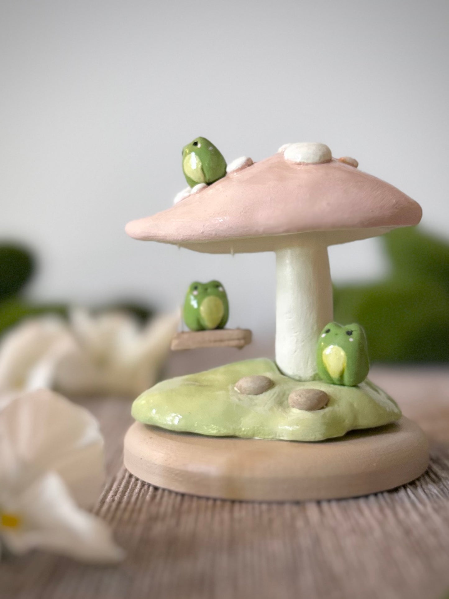 Frolicking Frogs  3.5 inch Interactive clay piece