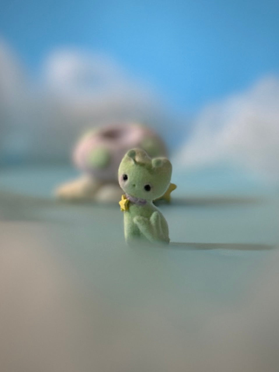 Preorder Itty Bitty Alien Kitty 2  inch Flocked Figurine