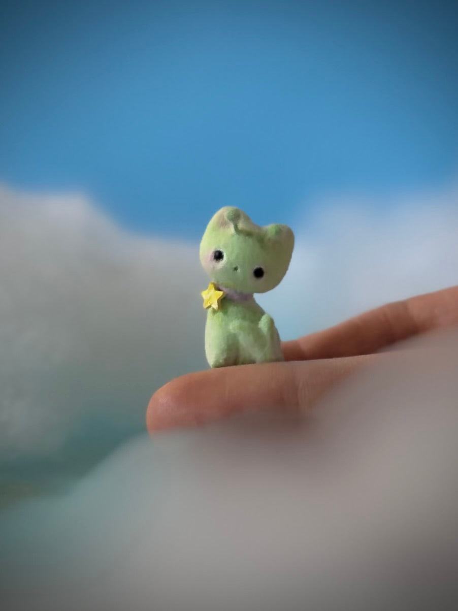 Preorder Itty Bitty Alien Kitty 2  inch Flocked Figurine