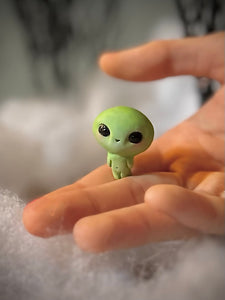 PRE ORDER Little Alien 1 inch arttoy, figurine