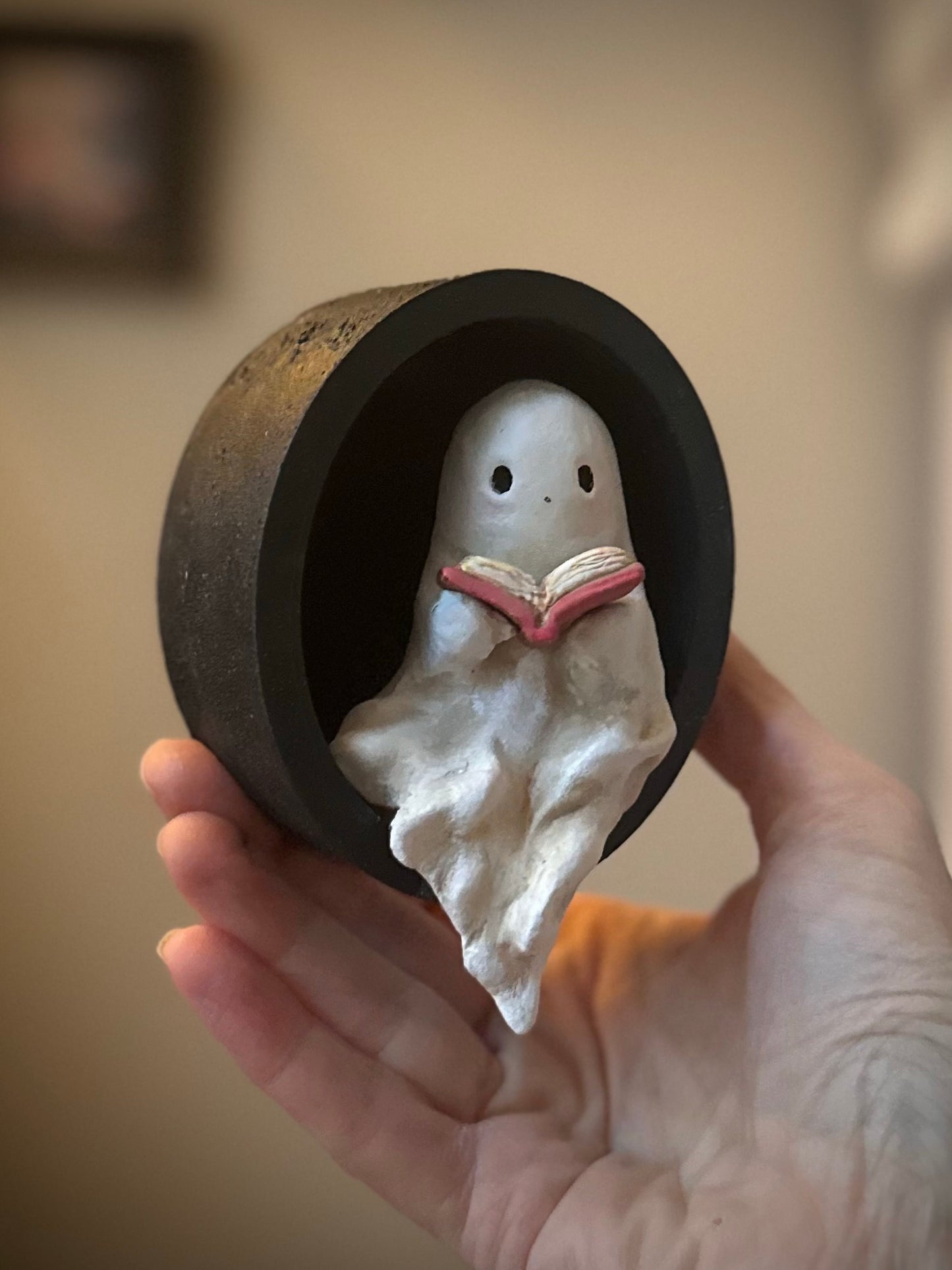 “Ghost in a Wall, Arthur” 4 inch Wall Hanging