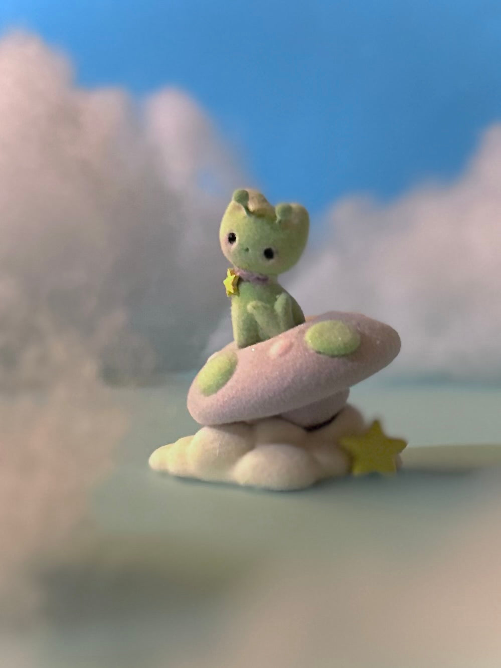 Preorder Itty Bitty Alien Kitty 2  inch Flocked Figurine