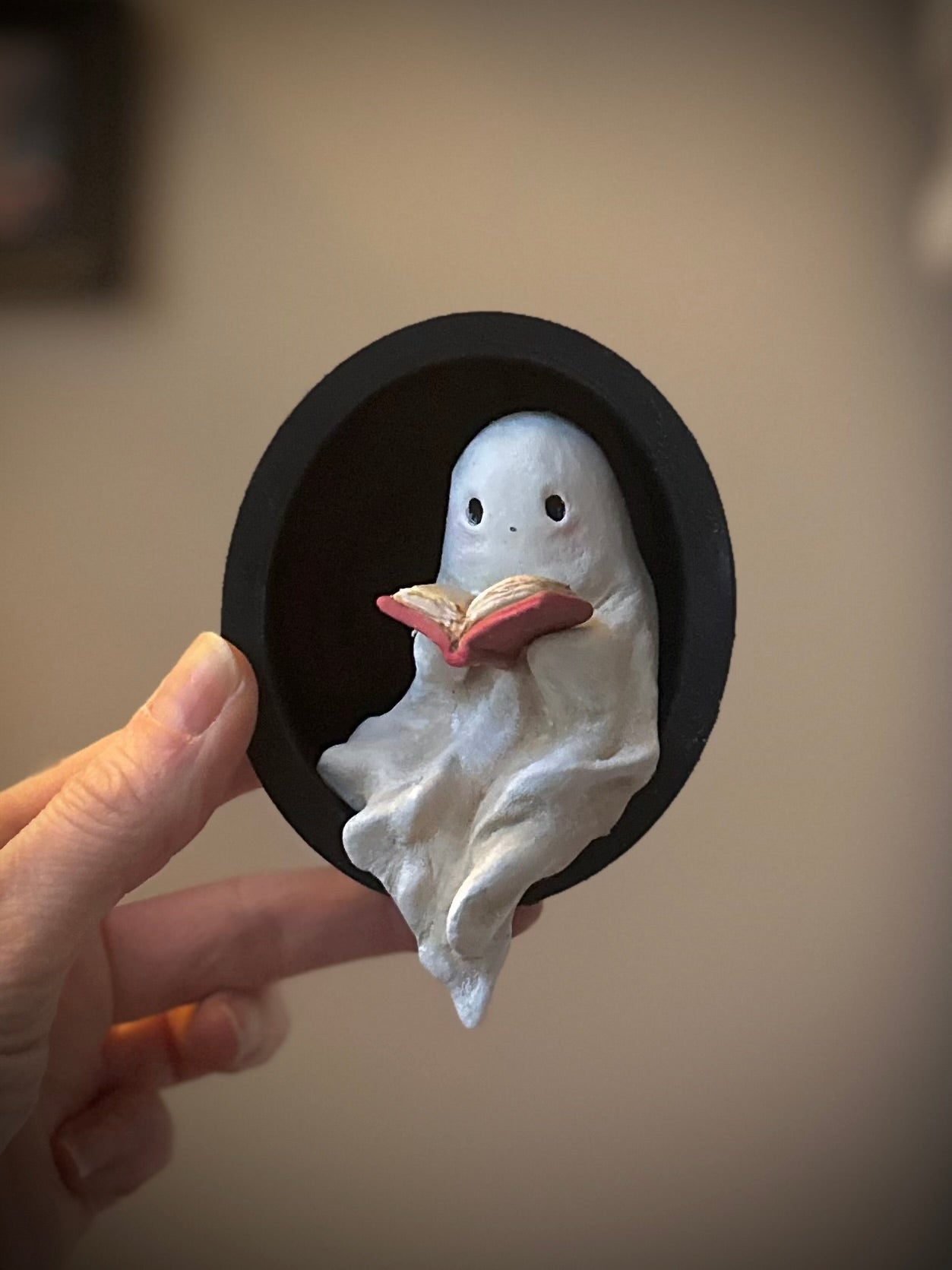 “Ghost in a Wall, Arthur” 4 inch Wall Hanging