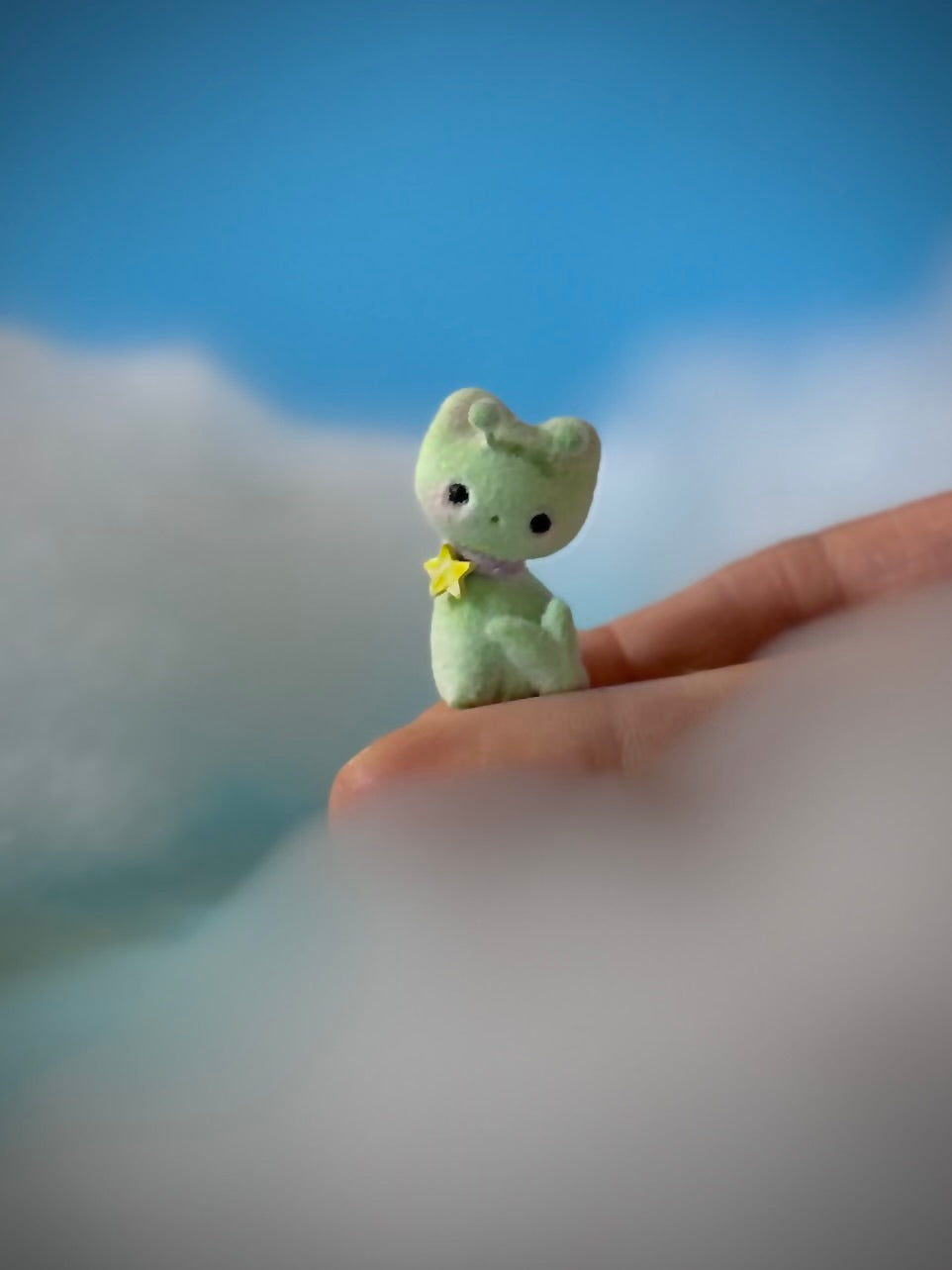 Preorder Itty Bitty Alien Kitty 2  inch Flocked Figurine