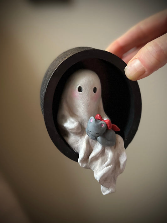 “Ghost in a Wall, George” 4 inch Wall Hanging