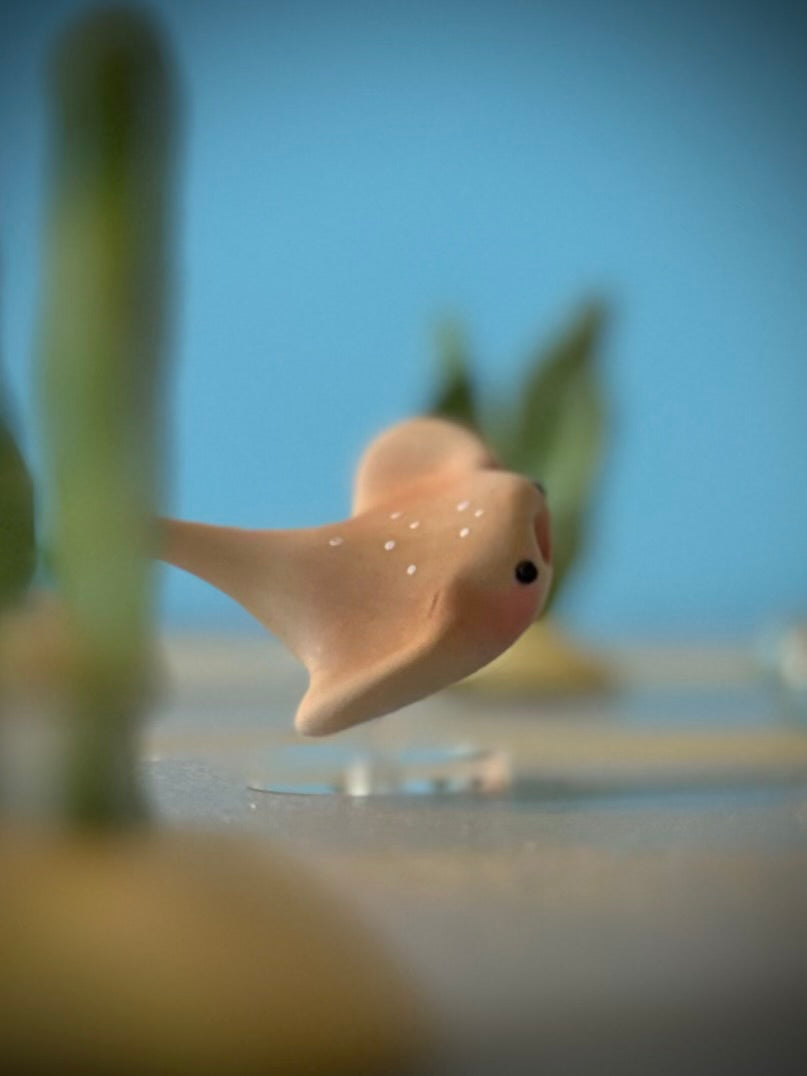 Preorder Sing Ray  2  inch Figurine with clear stand  (not flocked)