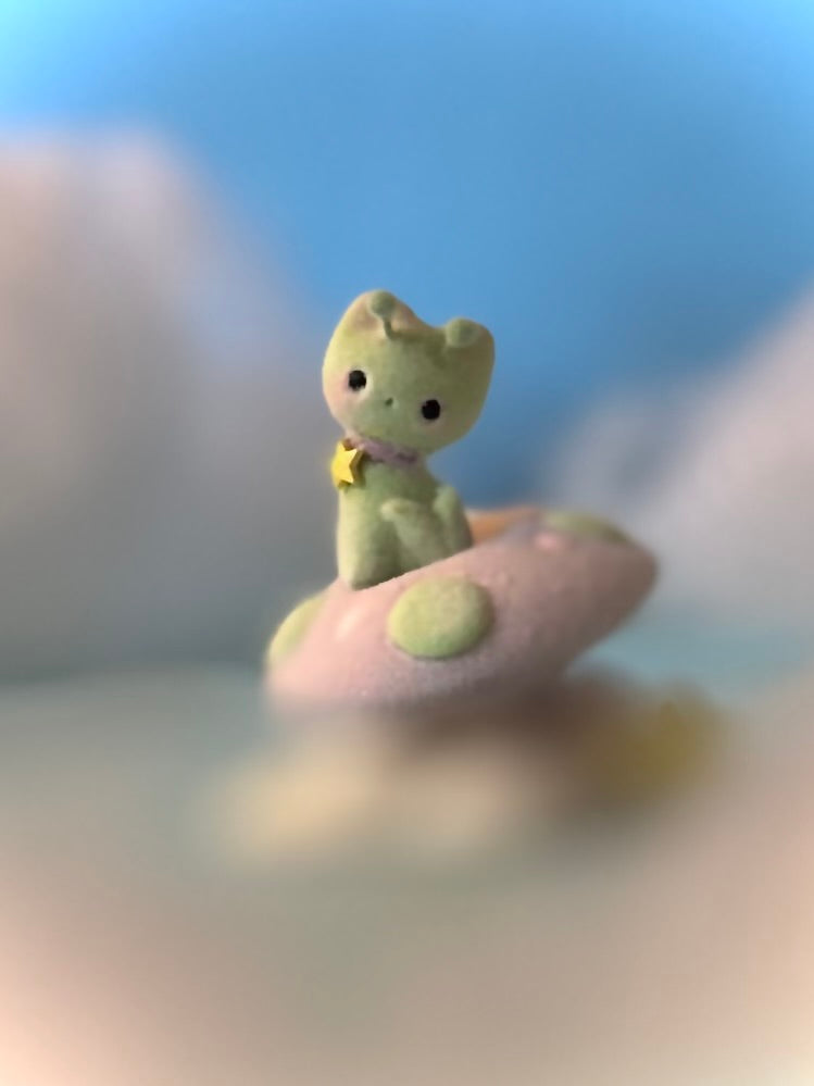 Preorder Itty Bitty Alien Kitty 2  inch Flocked Figurine