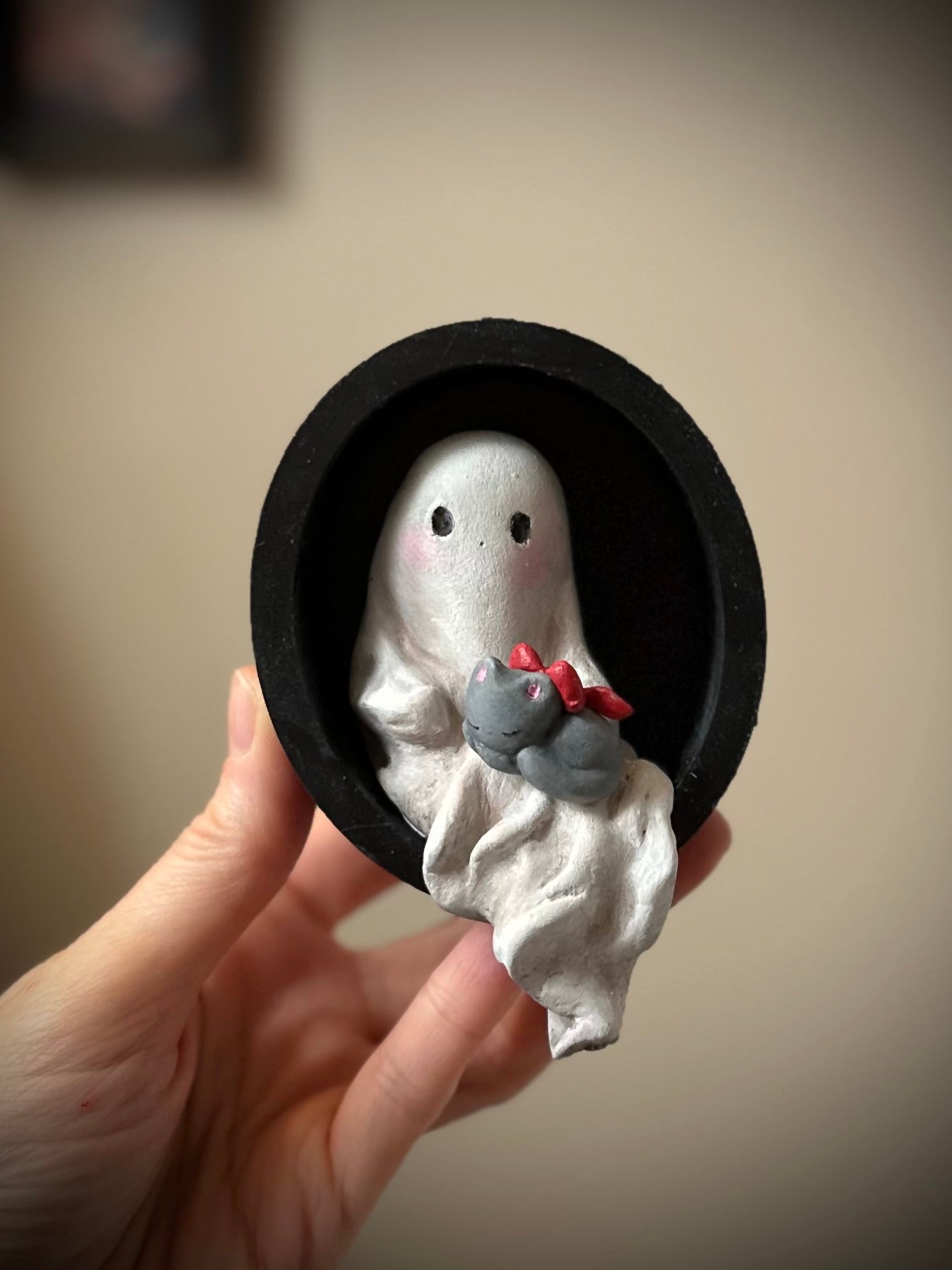 “Ghost in a Wall, George” 4 inch Wall Hanging