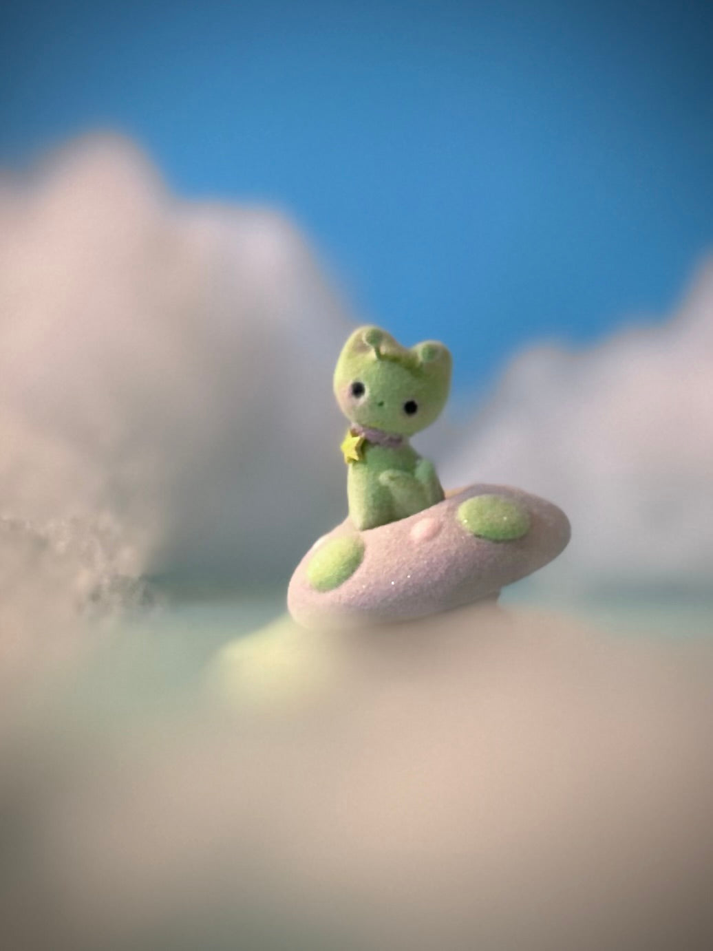 Preorder Itty Bitty Alien Kitty 2  inch Flocked Figurine