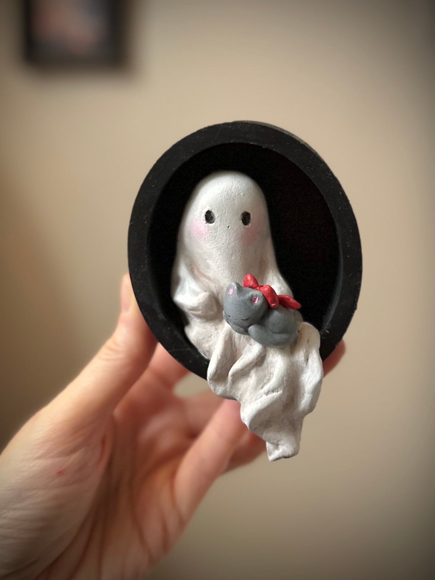 “Ghost in a Wall, George” 4 inch Wall Hanging