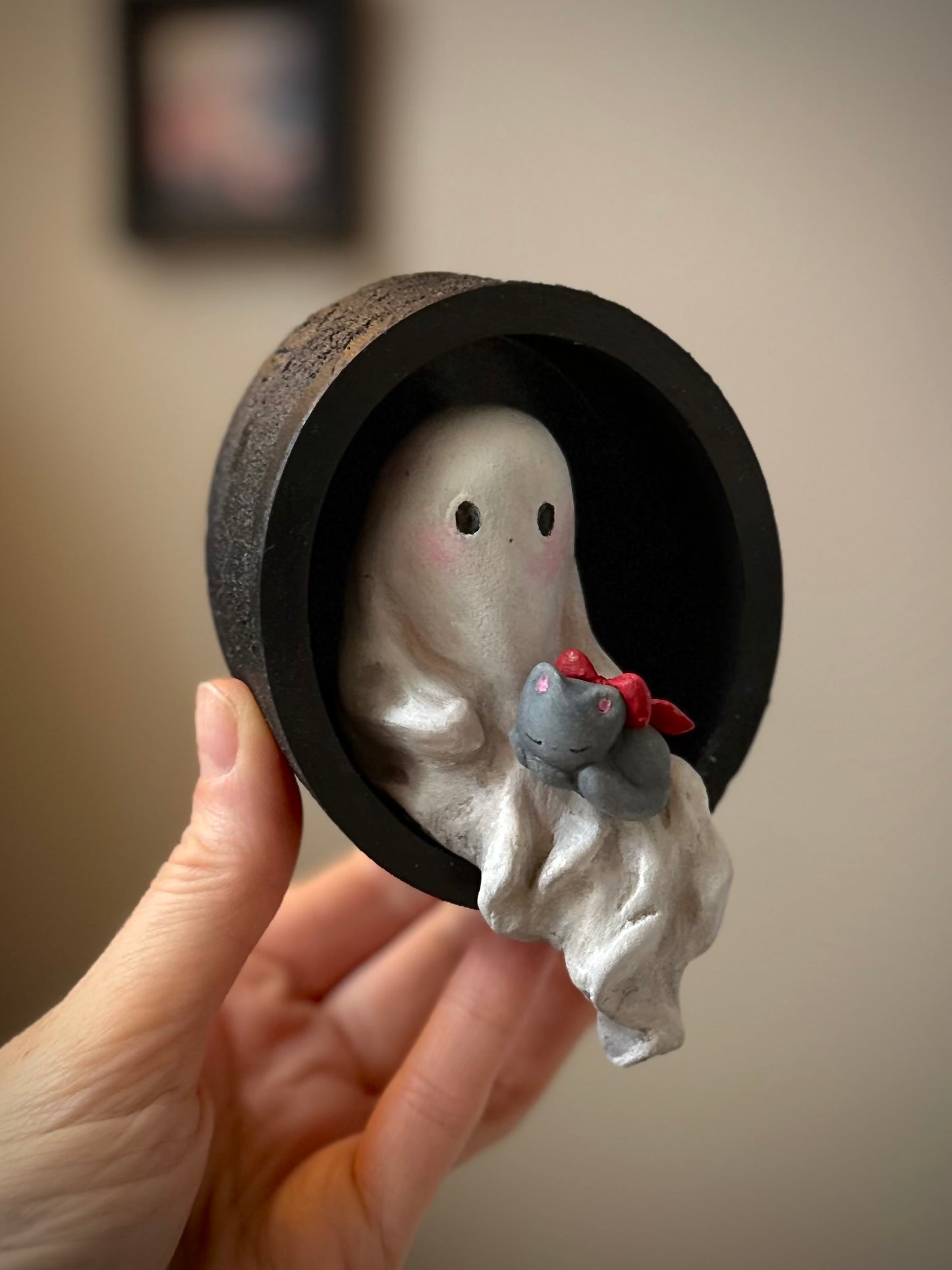 “Ghost in a Wall, George” 4 inch Wall Hanging