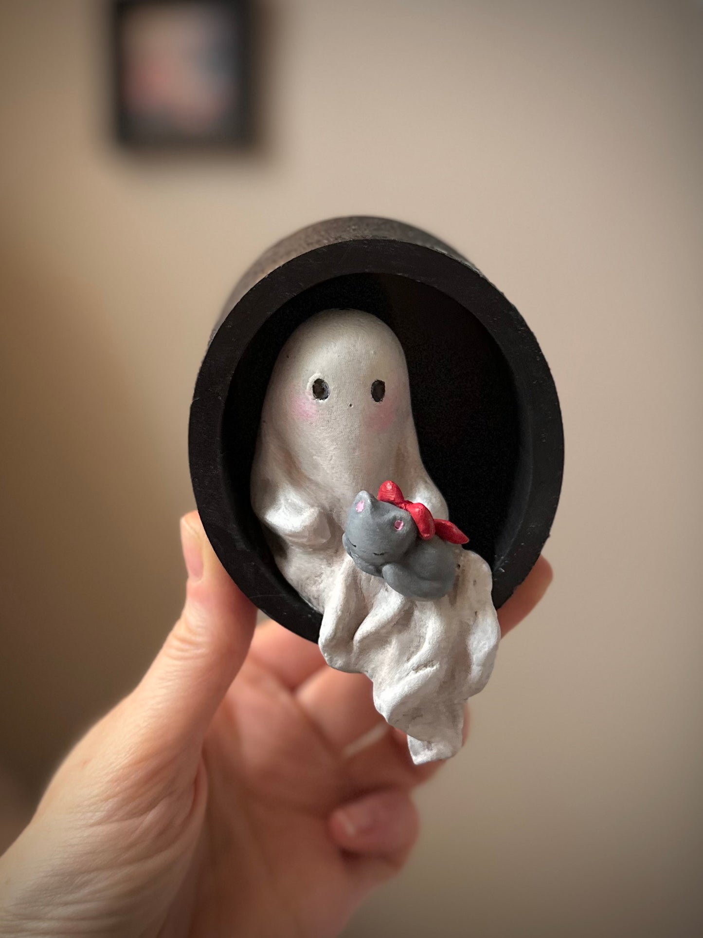 “Ghost in a Wall, George” 4 inch Wall Hanging