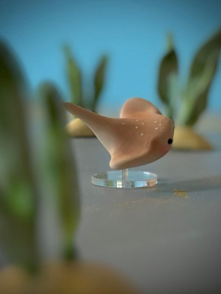 Preorder Sing Ray  2  inch Figurine with clear stand  (not flocked)