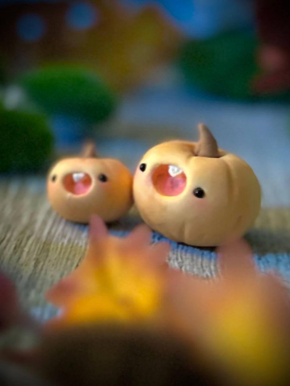 Pair of derpy punkins  1.5 clay figurine with wooden base. (Not Flocked)