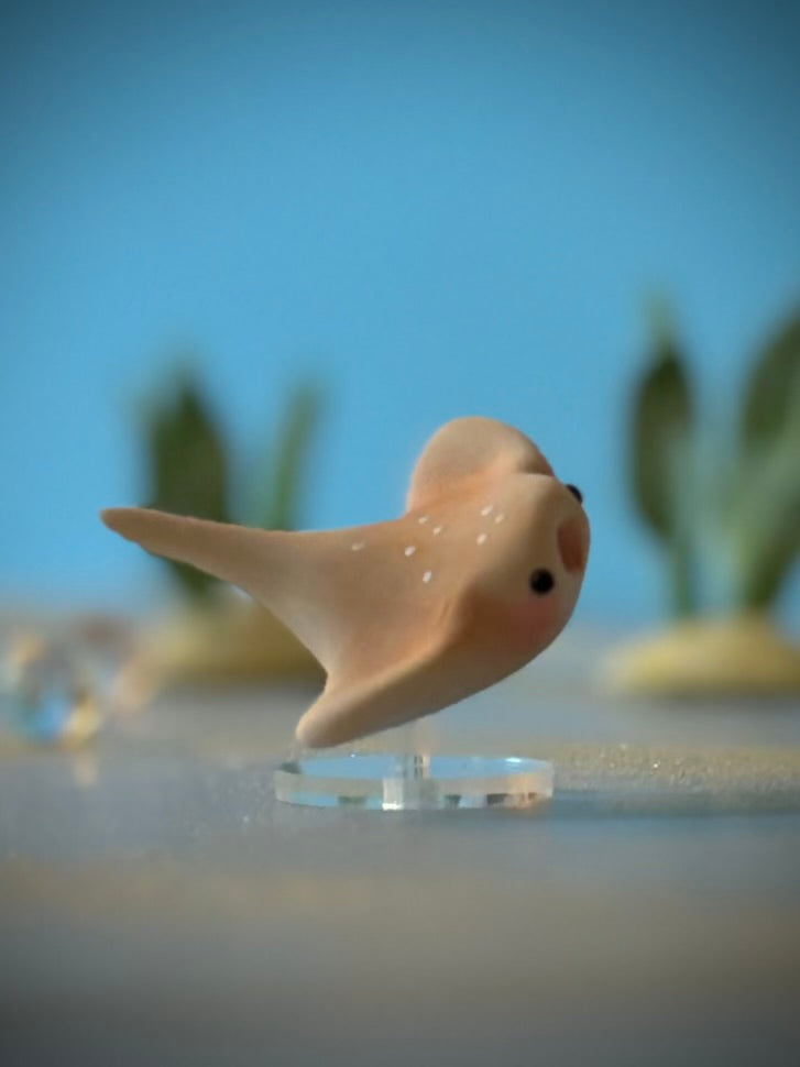 Preorder Sing Ray  2  inch Figurine with clear stand  (not flocked)