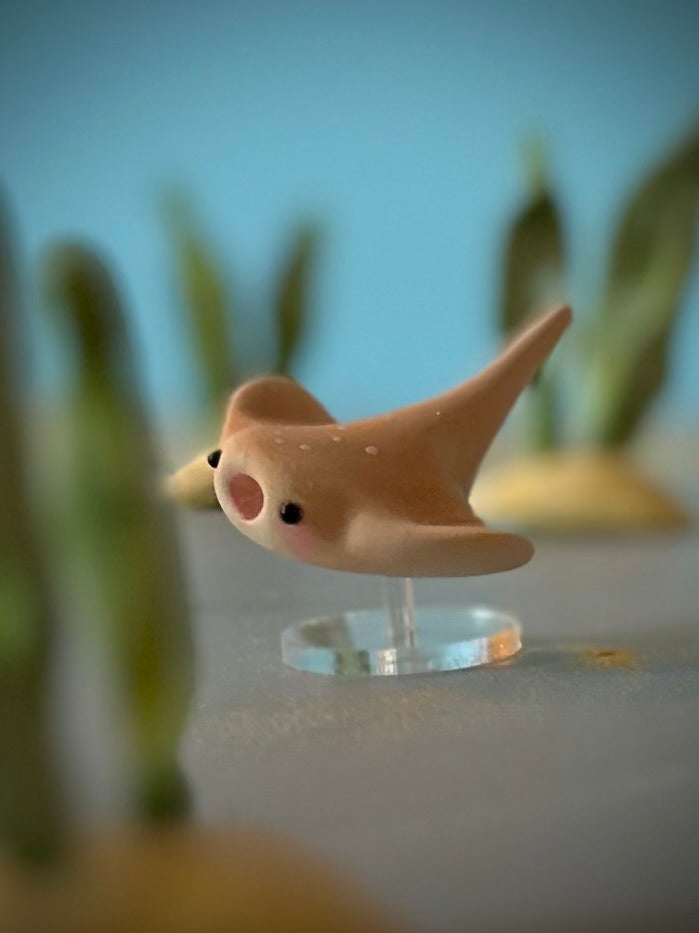 Preorder Sing Ray  2  inch Figurine with clear stand  (not flocked)