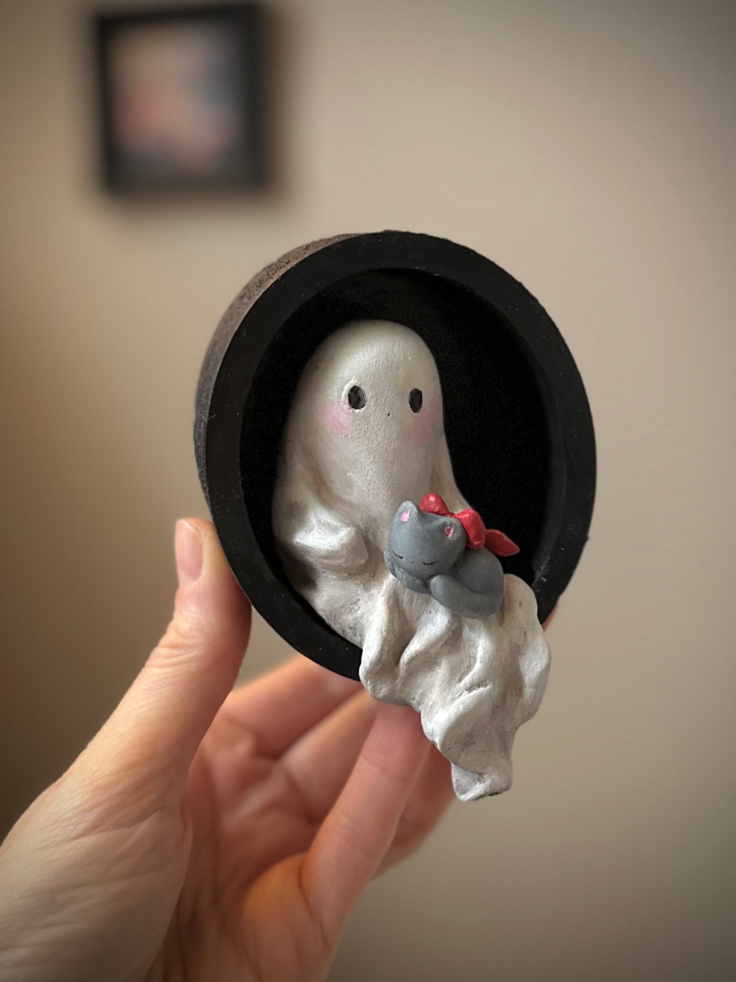 “Ghost in a Wall, George” 4 inch Wall Hanging