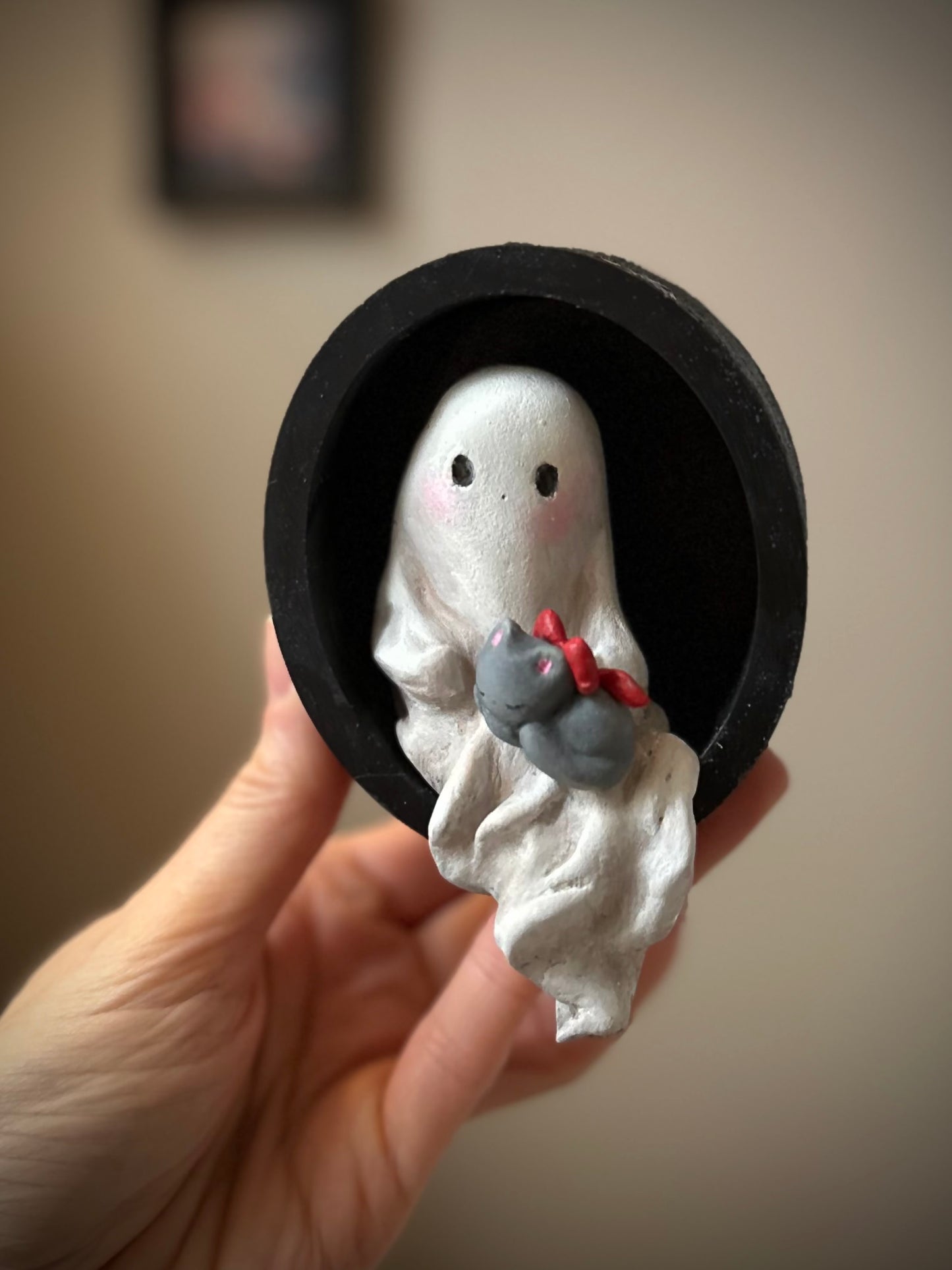“Ghost in a Wall, George” 4 inch Wall Hanging