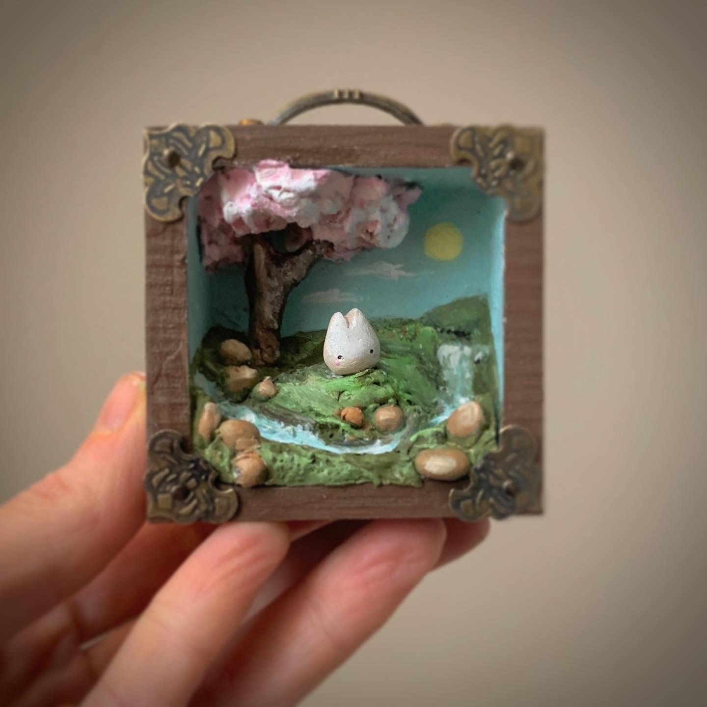 Hidden Spring 2x2 inch Story Box